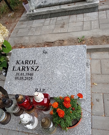 Grób Karol Larysz